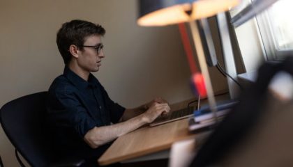 anthropics-former-employee-joe-benton-poses-for-a-portrait-at-his-apartment-in-berkeley-california-u.s.-september-14-2026.-reuters