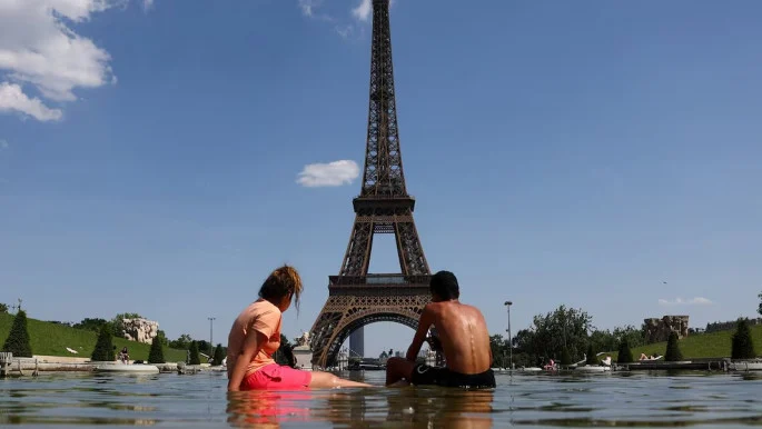 france_eiffel_tower_heatwave